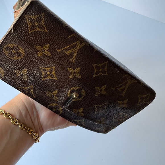 Louis Vuitton Monogram Wallet - Picture 13 of 14